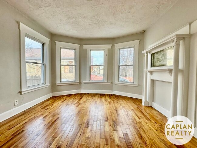 10 Salem St, Unit 1 in New Haven, CT - Building Photo - Building Photo