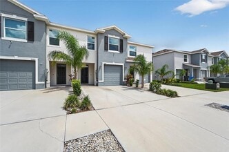 5068 Captain Davis Dr in Wimauma, FL - Foto de edificio - Building Photo