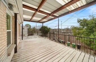 1633 Castle Ct in Houston, TX - Foto de edificio - Building Photo