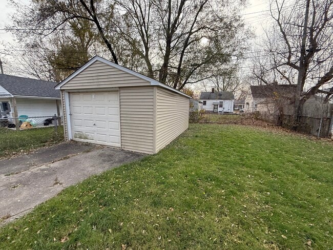 18792 Kenosha St in Harper Woods, MI - Building Photo - Building Photo