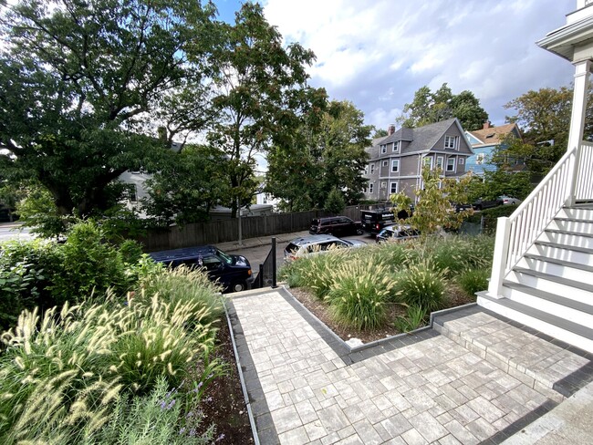 9 Wenham St, Unit 3 in Boston, MA - Building Photo - Building Photo