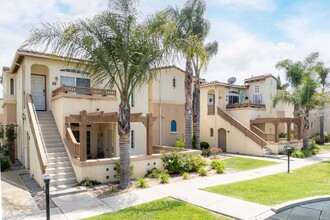 Oak Creek Villas in Santa Maria, CA - Building Photo - Building Photo