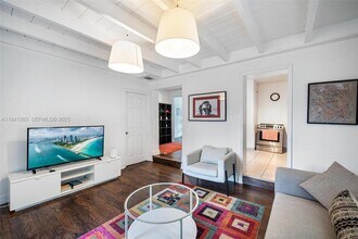 243 NW 44th St in Miami, FL - Building Photo - Building Photo