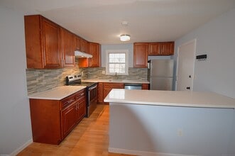 4 Grandview Dr in Farmington, CT - Building Photo - Building Photo