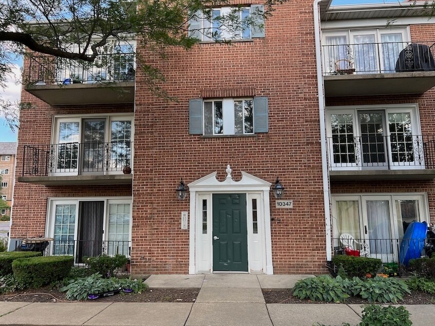 10347 Dearlove Rd in Glenview, IL - Building Photo