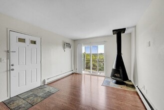 5995 W Hampden Ave in Denver, CO - Foto de edificio - Building Photo