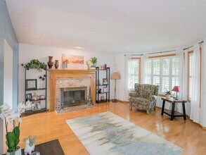 1810 NE Estate Dr in Hillsboro, OR - Building Photo - Building Photo