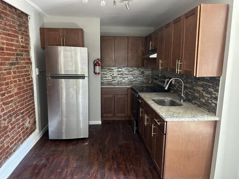 215 High St in Mount Holly, NJ - Building Photo