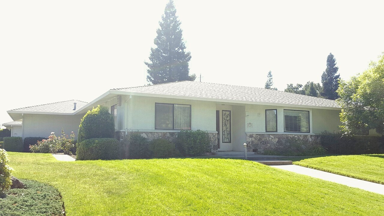 248 Estates Dr-Unit -A in Chico, CA - Building Photo