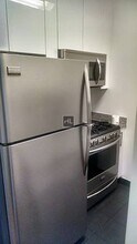 505 W 37th St-Unit -414 in New York, NY - Building Photo - Building Photo
