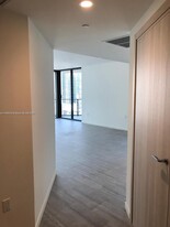 1000 Brickell Plz, Unit 2915 in Miami, FL - Building Photo