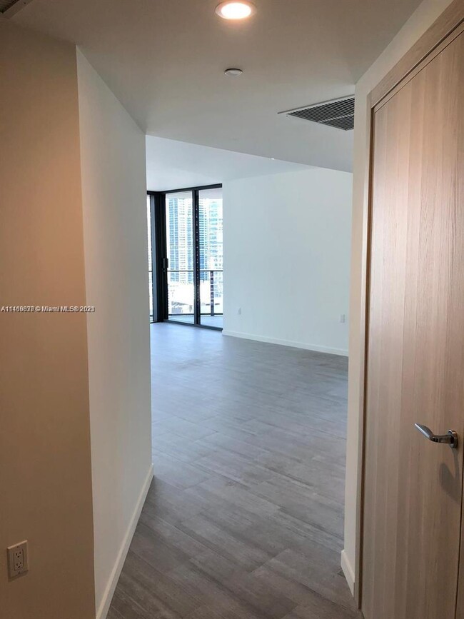 property at 1000 Brickell Plz