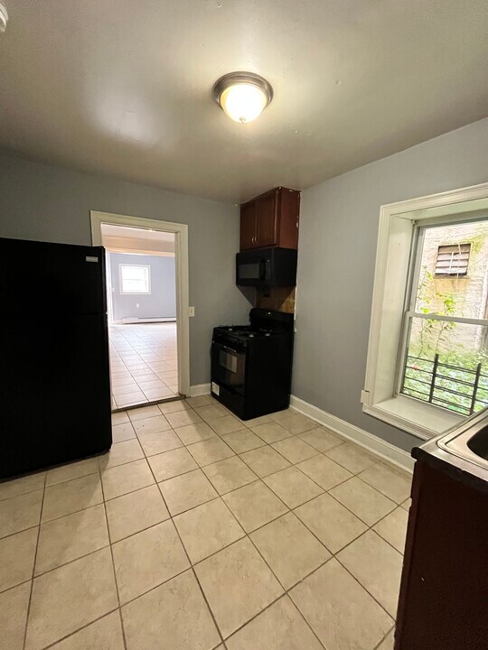 133 W 54th St, Unit 2 in Bayonne, NJ - Foto de edificio