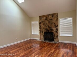 597 Woodbine Ln in Lakewood, NJ - Building Photo - Building Photo