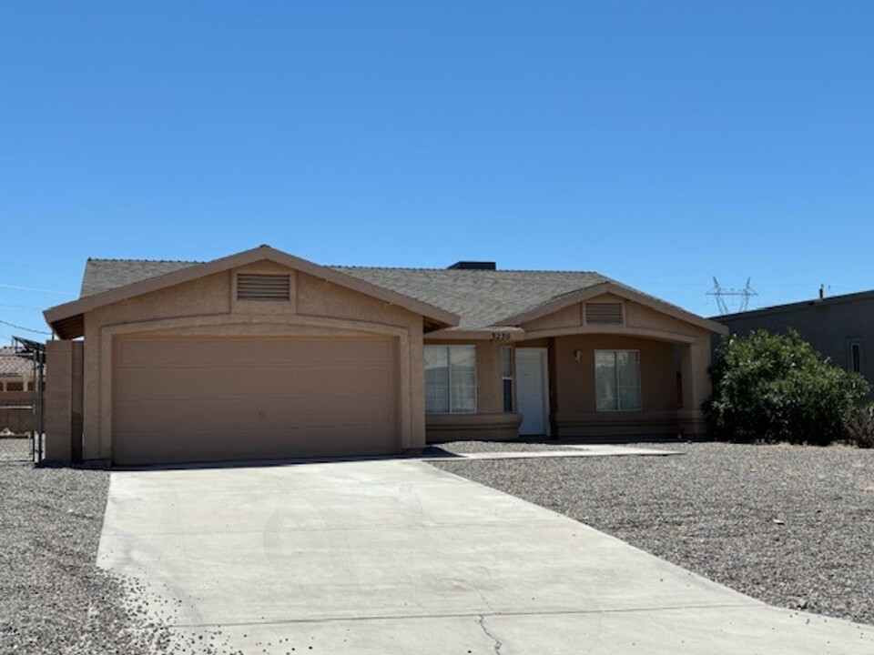 3230 Fan Palm Dr in Lake Havasu City, AZ - Building Photo