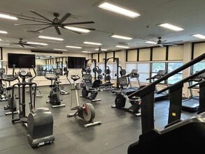 Bays Tower Apartments in Joliet, IL - Foto de edificio - Building Photo