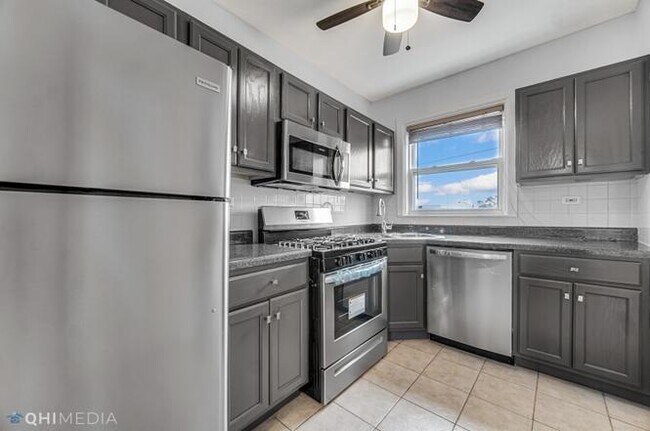 2419 N Oak Park Ave in Chicago, IL - Building Photo - Building Photo