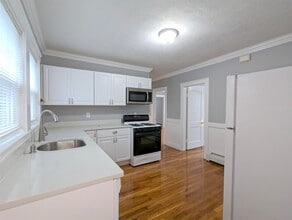 8 Edgar Ct, Unit 2 in Somerville, MA - Foto de edificio - Building Photo