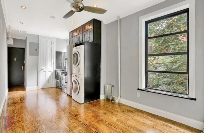 E. 105th St in New York, NY - Building Photo - Building Photo