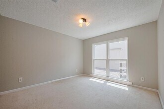 6822 Stonewater in Houston, TX - Building Photo - Building Photo