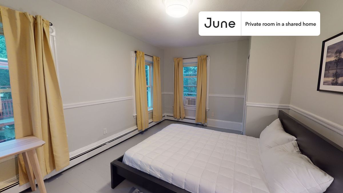 Private bedroom in 4 bed/2 bath Home in Boston, MA - Building Photo