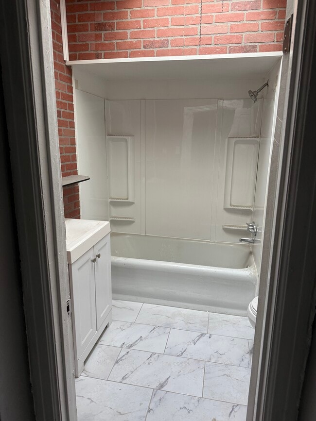 2517 Island Ave, Unit Unit1 in Philadelphia, PA - Foto de edificio - Building Photo