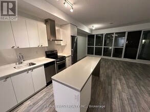 51-1551 E Liberty St in Toronto, ON - Building Photo - Building Photo