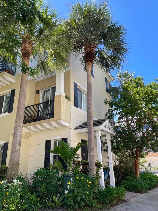 552 NW 39th Cir