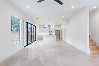 1116 Walton Ln in Austin, TX - Building Photo - Building Photo