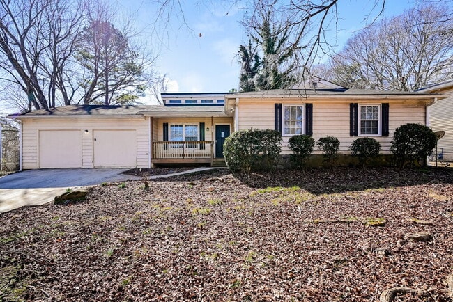 property at 3835 Charlotte Dr