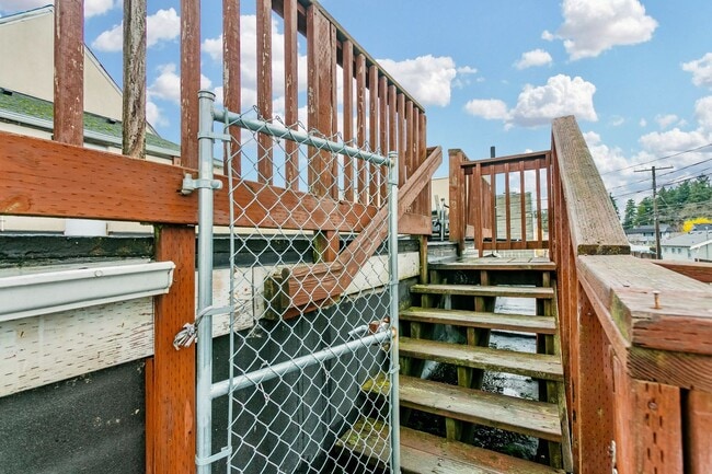 5225 S Tacoma Way in Tacoma, WA - Building Photo - Building Photo