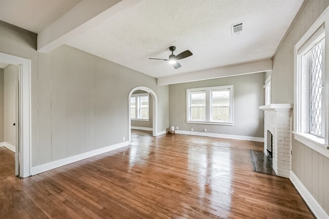 2606 Oakdale St in Houston, TX - Foto de edificio - Building Photo