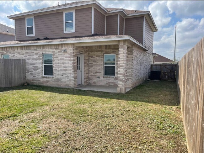 121 Mimosa St in Los Fresnos, TX - Building Photo - Building Photo