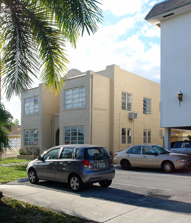 Leroy Apartments in Hollywood, FL - Building Photo - Building Photo