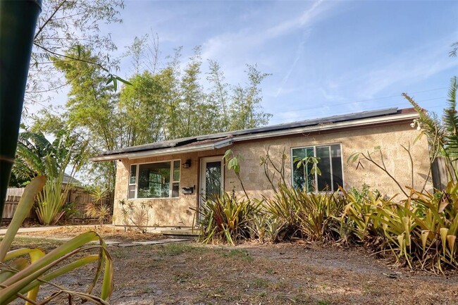 2255 15th Ave N in St. Petersburg, FL - Foto de edificio - Building Photo