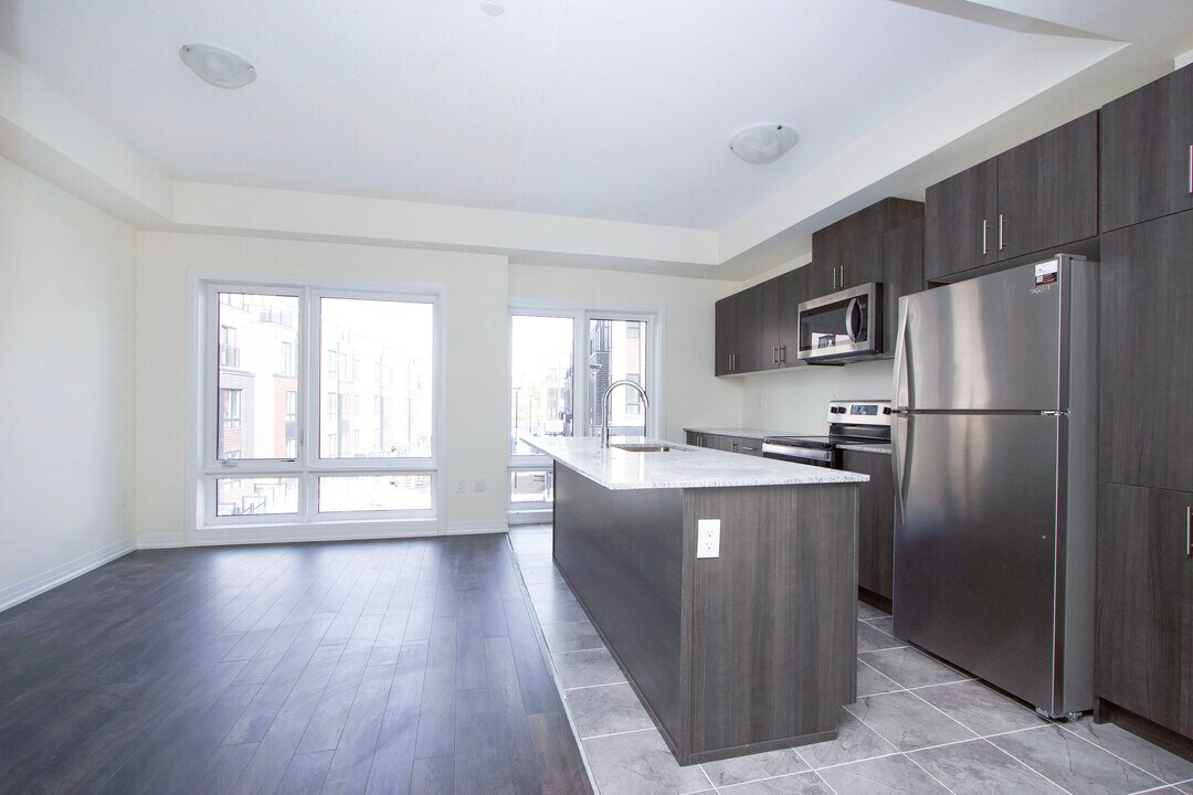165 Tapscott Rd in Toronto, ON - Building Photo