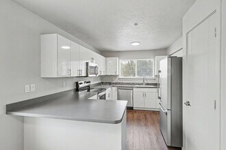 64 W 600 N in Springville, UT - Building Photo - Building Photo