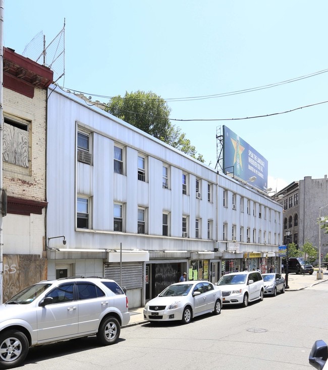 40-48 N Broadway in Yonkers, NY - Foto de edificio - Building Photo