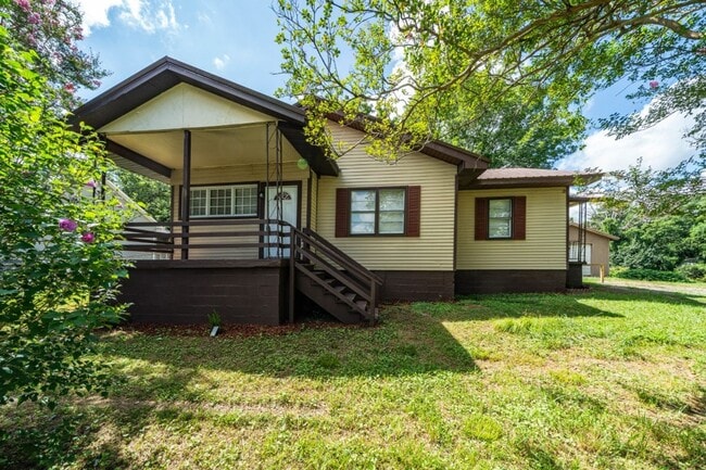 305 12th Ave NE in Graysville, AL - Building Photo - Building Photo