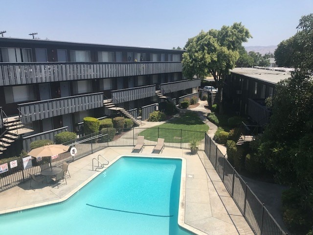 Almaden House in San Jose, CA - Foto de edificio