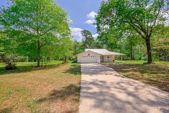 8 Vick Rd in New Waverly, TX - Building Photo - Building Photo