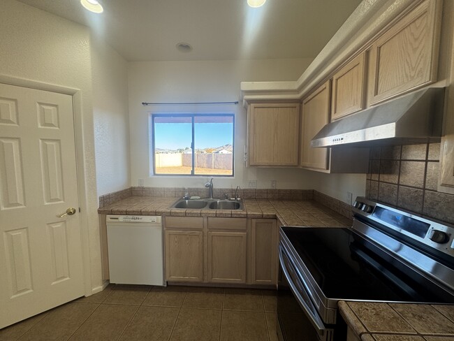 9930 Roundup Trail in Kingman, AZ - Building Photo - Building Photo