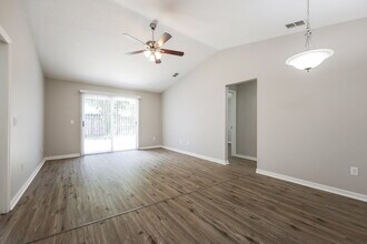 222 Eagle Point Blvd in Auburndale, FL - Building Photo - Building Photo