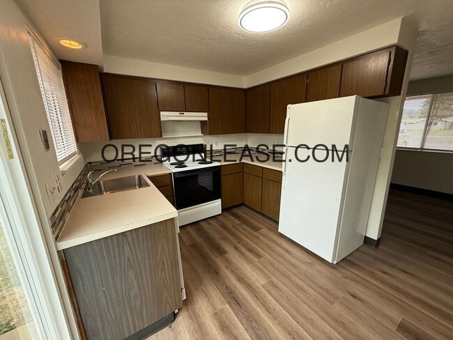 1754 Rainbow Loop in Springfield, OR - Building Photo - Building Photo