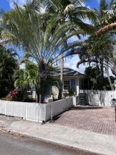 525 N Lakeside Dr in Lake Worth Beach, FL - Building Photo - Building Photo