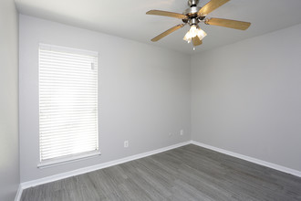 Buena Vista Apartments in Houston, TX - Building Photo - Interior Photo