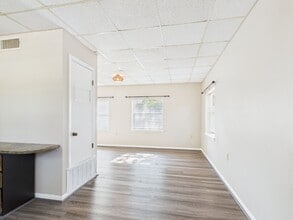 321 W Park St in Fredericksburg, TX - Building Photo - Building Photo