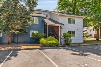 12608 NE 119th St in Kirkland, WA - Building Photo - Building Photo
