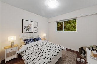 6260 St. Georges Av in West Vancouver, BC - Building Photo - Building Photo