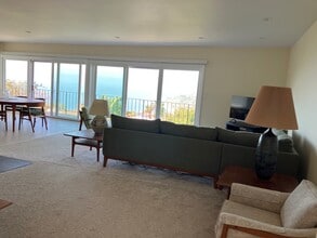 237 Notteargenta Rd in Pacific Palisades, CA - Foto de edificio - Building Photo